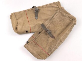 Unvollständiges Paar Tragetaschen für Maschinengewehr Gurtkästen ( Patronenkästen ) der Wehrmacht.