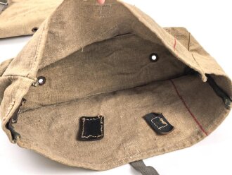 Unvollständiges Paar Tragetaschen für Maschinengewehr Gurtkästen ( Patronenkästen ) der Wehrmacht.