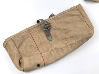 Unvollständiges Paar Tragetaschen für Maschinengewehr Gurtkästen ( Patronenkästen ) der Wehrmacht.