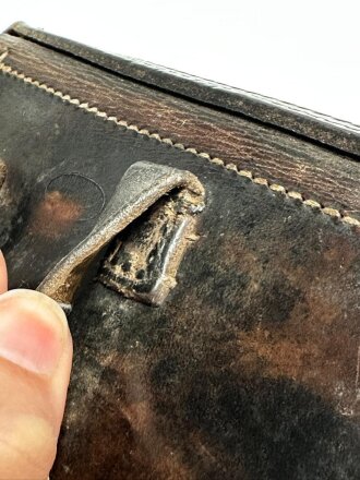 Koffertasche für die Pistole P08 der Wehrmacht. getragenes Stück, undeutlicher Stempel, datiert 1939