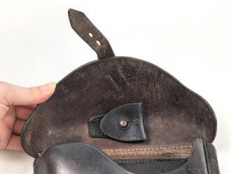 Koffertasche für die Pistole P08 der Wehrmacht. getragenes Stück, undeutlicher Stempel, datiert 1939