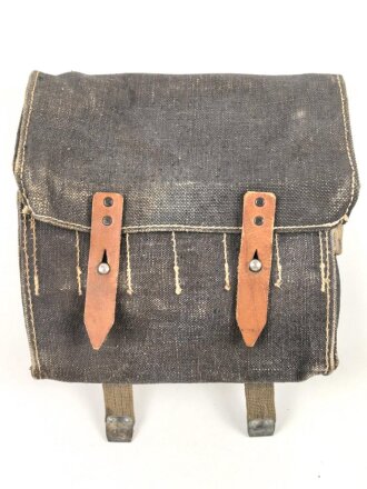 Tasche für Signalpatronen zur Leuchtpistole 42 der Wehrmacht. Ungetragenes Stück in sehr gutem Gesamtzustand, blaues Webleinen