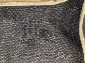 Tasche für Signalpatronen zur Leuchtpistole 42 der Wehrmacht. Ungetragenes Stück in sehr gutem Gesamtzustand, blaues Webleinen