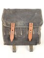 Tasche für Signalpatronen zur Leuchtpistole 42 der Wehrmacht. Ungetragenes Stück in sehr gutem Gesamtzustand, blaues Webleinen