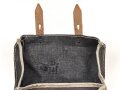 Tasche für Signalpatronen zur Leuchtpistole 42 der Wehrmacht. Ungetragenes Stück in sehr gutem Gesamtzustand, blaues Webleinen