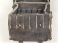 Tasche für Signalpatronen zur Leuchtpistole 42 der Wehrmacht. Ungetragenes Stück in sehr gutem Gesamtzustand, blaues Webleinen