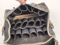 Tasche für Signalpatronen zur Leuchtpistole 42 der Wehrmacht. Ungetragenes Stück in sehr gutem Gesamtzustand, blaues Webleinen