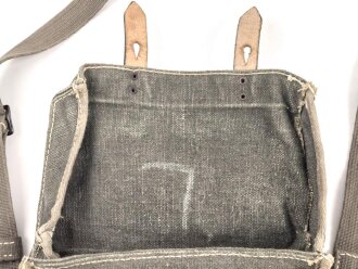Tasche für Signalpatronen zur Leuchtpistole 42 der Wehrmacht. Ungetragenes Stück in sehr gutem Gesamtzustand,  Webleinen mit zugehörigem Trageriemen