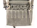 Tasche für Signalpatronen zur Leuchtpistole 42 der Wehrmacht. Ungetragenes Stück in sehr gutem Gesamtzustand,  Webleinen mit zugehörigem Trageriemen