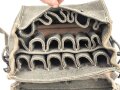 Tasche für Signalpatronen zur Leuchtpistole 42 der Wehrmacht. Ungetragenes Stück in sehr gutem Gesamtzustand,  Webleinen mit zugehörigem Trageriemen