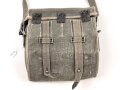Tasche für Signalpatronen zur Leuchtpistole 42 der Wehrmacht. Ungetragenes Stück in sehr gutem Gesamtzustand,  Webleinen mit zugehörigem Trageriemen