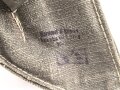 Tasche für Signalpatronen zur Leuchtpistole 42 der Wehrmacht. Ungetragenes Stück in sehr gutem Gesamtzustand,  Webleinen mit zugehörigem Trageriemen