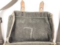 Tasche für Signalpatronen zur Leuchtpistole 42 der Wehrmacht. Ungetragenes Stück in sehr gutem Gesamtzustand,  Webleinen mit zugehörigem Trageriemen
