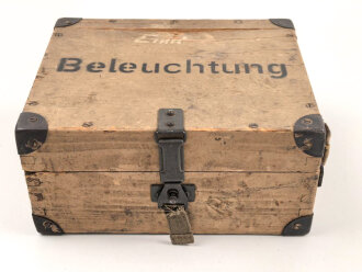 Kasten für Strichplattenbeleuchtung Wehrmacht, späte Ausführung, die frühen sind aus Blech . Originallack, ungereinigtes Stück, der Deckel defekt