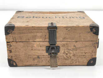 Kasten für Strichplattenbeleuchtung Wehrmacht, späte Ausführung, die frühen sind aus Blech . Originallack, ungereinigtes Stück, der Deckel defekt