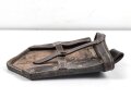 Spatenleder Wehrmacht, frühe, braune Ausführung , datiert 1941. Getragenes Stück