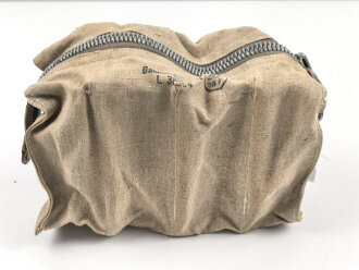 Luftwaffe, massive Leinentasche mit Unterteilungen . Wird so immer mal wieder als Tasche für Signalpatronen angeboten, meiner Meinung nach eher für Flak Kommunikationszubehör. Wie auch immer, ordentliches Stück in gutem Zustand