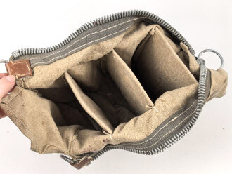 Luftwaffe, massive Leinentasche mit Unterteilungen . Wird so immer mal wieder als Tasche für Signalpatronen angeboten, meiner Meinung nach eher für Flak Kommunikationszubehör. Wie auch immer, ordentliches Stück in gutem Zustand