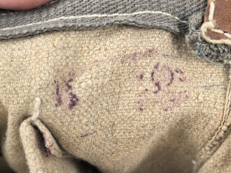 Luftwaffe, massive Leinentasche mit Unterteilungen . Wird so immer mal wieder als Tasche für Signalpatronen angeboten, meiner Meinung nach eher für Flak Kommunikationszubehör. Wie auch immer, ordentliches Stück in gutem Zustand