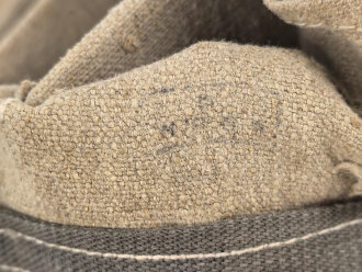 Luftwaffe, massive Leinentasche mit Unterteilungen . Wird so immer mal wieder als Tasche für Signalpatronen angeboten, meiner Meinung nach eher für Flak Kommunikationszubehör. Wie auch immer, ordentliches Stück in gutem Zustand