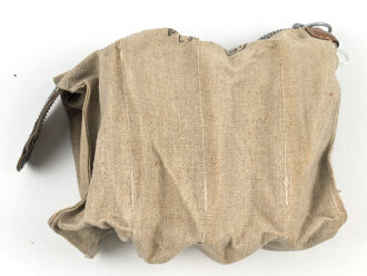 Luftwaffe, massive Leinentasche mit Unterteilungen . Wird so immer mal wieder als Tasche für Signalpatronen angeboten, meiner Meinung nach eher für Flak Kommunikationszubehör. Wie auch immer, ordentliches Stück in gutem Zustand
