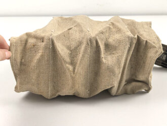 Luftwaffe, massive Leinentasche mit Unterteilungen . Wird so immer mal wieder als Tasche für Signalpatronen angeboten, meiner Meinung nach eher für Flak Kommunikationszubehör. Wie auch immer, ordentliches Stück in gutem Zustand