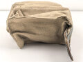 Luftwaffe, massive Leinentasche mit Unterteilungen . Wird so immer mal wieder als Tasche für Signalpatronen angeboten, meiner Meinung nach eher für Flak Kommunikationszubehör. Wie auch immer, ordentliches Stück in gutem Zustand