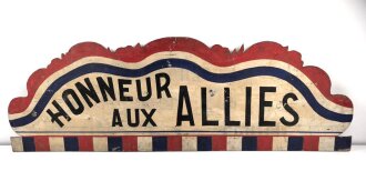Frankreich 2. Weltkrieg, großes Holzschild " Honneur aux Allies"  "Ehre den Alliierten" Originallack, Maße etwa 50 x 150cm