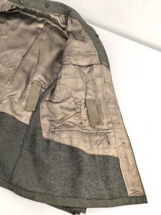 Heer, Feldbluse Modell 1943 für einen Panzergrenadier. Fertigung aus italienischem Tuch , Kammerstück von 1944, die Effekten original vernäht