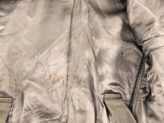 Heer, Feldbluse Modell 1943 für einen Panzergrenadier. Fertigung aus italienischem Tuch , Kammerstück von 1944, die Effekten original vernäht
