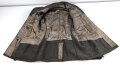 Heer, Feldbluse Modell 1943 für einen Panzergrenadier. Fertigung aus italienischem Tuch , Kammerstück von 1944, die Effekten original vernäht