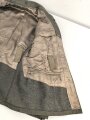 Heer, Feldbluse Modell 1943 für einen Panzergrenadier. Fertigung aus italienischem Tuch , Kammerstück von 1944, die Effekten original vernäht