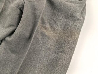 Heer,  Feldhose Modell 1944 für Mannschaften. Ungetragenes Kammerstück mit Papieretikett