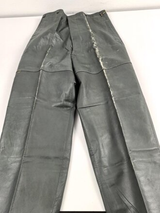 Kriegsmarine, graue Lederhose. Ungetragenes Stück von Czulik & Langer Proßnitz. Lagerspuren