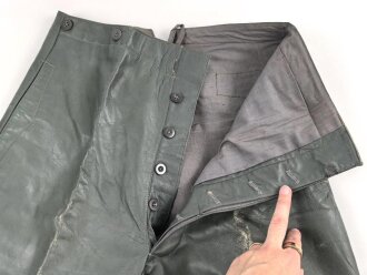 Kriegsmarine, graue Lederhose. Ungetragenes Stück von Czulik & Langer Proßnitz. Lagerspuren