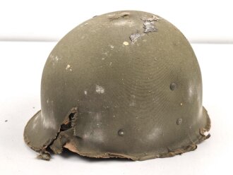 U.S. Army 2. Weltkrieg, Stahlhelm M1 mit Innenhelm.  " Fix bale" Originallack, " Hawley" Innenhelm, Jeweils stark getragen und defekt
