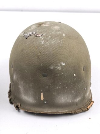 U.S. Army 2. Weltkrieg, Stahlhelm M1 mit Innenhelm.  " Fix bale" Originallack, " Hawley" Innenhelm, Jeweils stark getragen und defekt