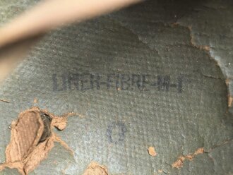 U.S. Army 2. Weltkrieg, Stahlhelm M1 mit Innenhelm.  " Fix bale" Originallack, " Hawley" Innenhelm, Jeweils stark getragen und defekt