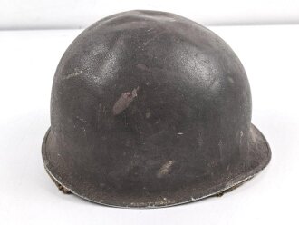 U.S. Army 2. Weltkrieg, Stahlhelm M1 mit Innenhelm.  " Fix bale" Originallack, " Hawley" Innenhelm, Jeweils stark getragen und defekt