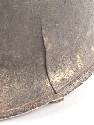 U.S. Army 2. Weltkrieg, Stahlhelm M1 mit Innenhelm.  " Fix bale" Originallack, " Hawley" Innenhelm, Jeweils stark getragen und defekt