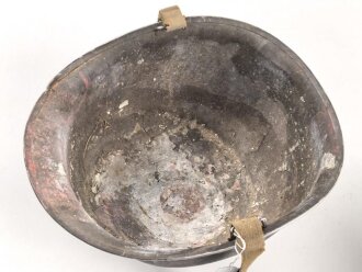 U.S. Army 2. Weltkrieg, Stahlhelm M1 mit Innenhelm.  " Fix bale" Originallack, " Hawley" Innenhelm, Jeweils stark getragen und defekt