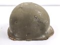 U.S. Army 2. Weltkrieg, Stahlhelm M1 mit Innenhelm.  " Fix bale" Originallack, " Hawley" Innenhelm, Jeweils stark getragen und defekt