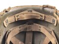 U.S. Army 2. Weltkrieg, Stahlhelm M1 mit Innenhelm.  " Fix bale" Originallack, " Hawley" Innenhelm, Jeweils stark getragen und defekt