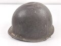 U.S. Army 2. Weltkrieg, Stahlhelm M1 mit Innenhelm.  " Fix bale" Originallack, " Hawley" Innenhelm, Jeweils stark getragen und defekt