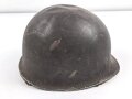 U.S. Army 2. Weltkrieg, Stahlhelm M1 mit Innenhelm.  " Fix bale" Originallack, " Hawley" Innenhelm, Jeweils stark getragen und defekt