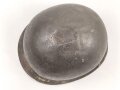 U.S. Army 2. Weltkrieg, Stahlhelm M1 mit Innenhelm.  " Fix bale" Originallack, " Hawley" Innenhelm, Jeweils stark getragen und defekt