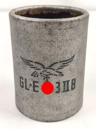 Luftwaffe, Dose für Instrumentenfett mit dem originalen Inhalt. Höhe etwa 11,5cm, ungereinigt
