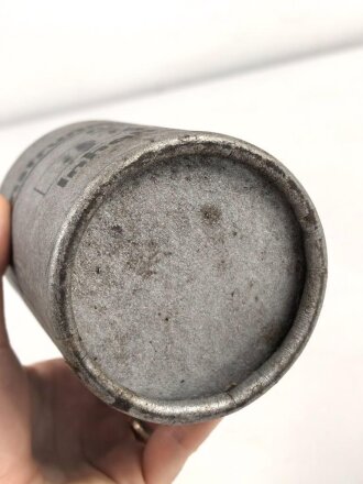 Luftwaffe, Dose für Instrumentenfett mit dem originalen Inhalt. Höhe etwa 11,5cm, ungereinigt