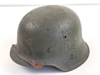 Heer, original getarnter Stahlhelm Modell 1942....