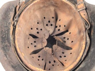 Heer, original getarnter Stahlhelm Modell 1942. Zusammengehöriges Stück, ungereinigt. Hersteller ckl 64